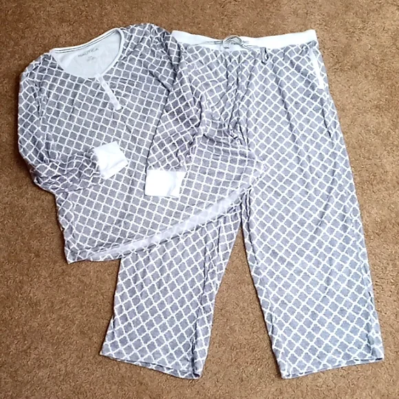 Nautica super soft long sleeve 3/4 button down grey/white patterned pajama set - Picture 1 of 8